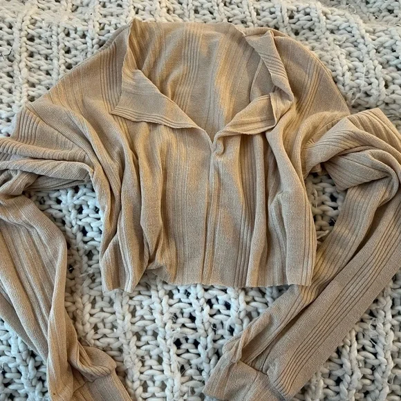 Cropped Beige Ribbed Collared Pullover - Picture 2 of 2